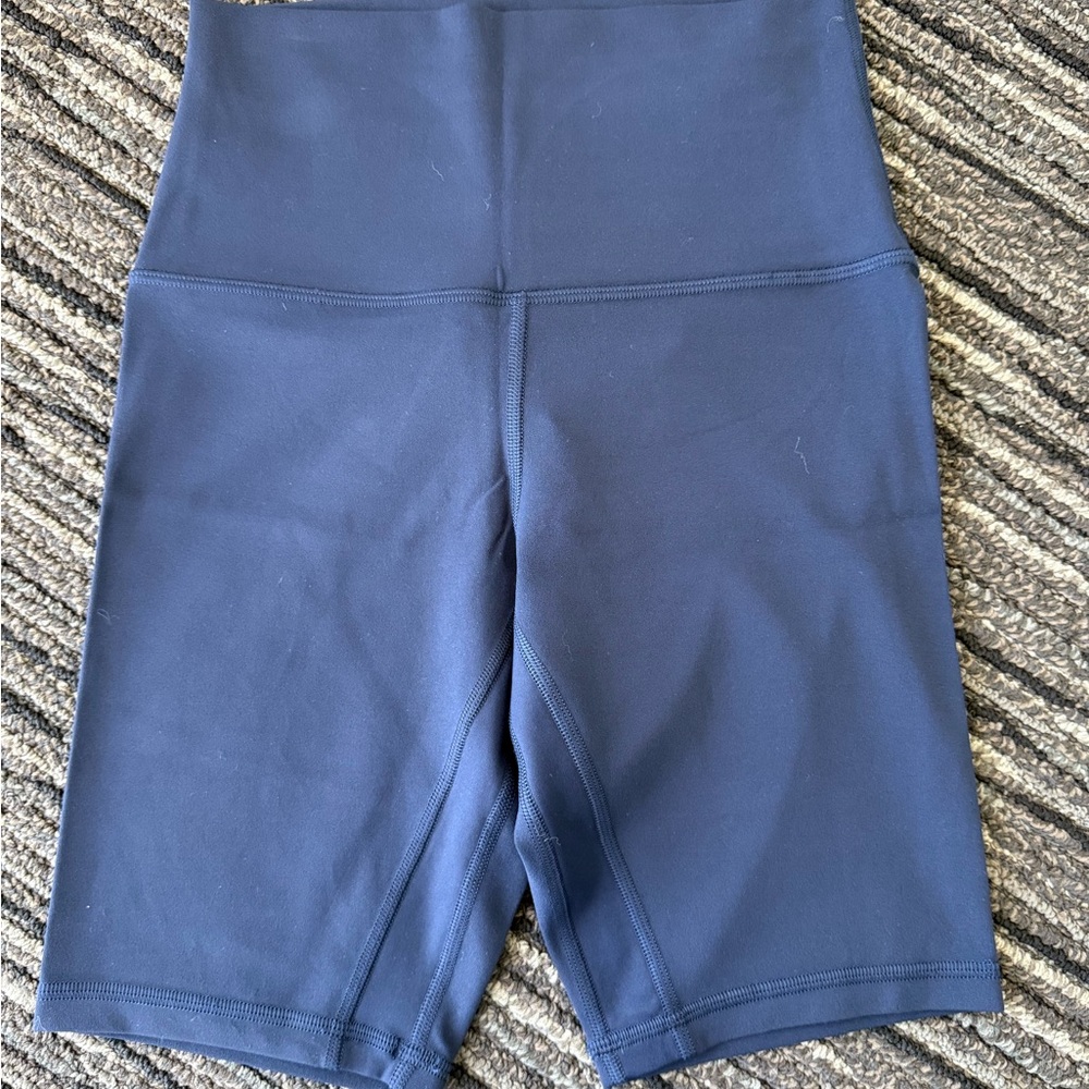 lululemon athletica Women's Navy Bike Shorts - Picture 5 of 5